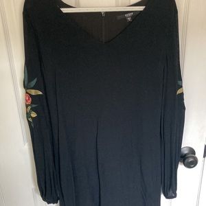 Guess dress with embroidered flowers